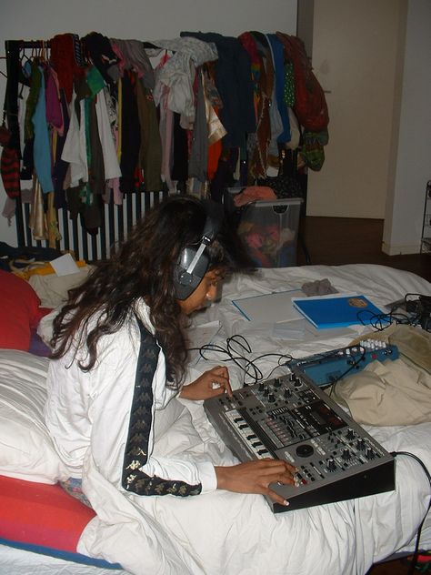 MIA working on "Auroral". M I A Singer, M I A Matangi, Writing Music, Music Studio Room, Angela Davis, Camera Digital, Studio Room, Music Aesthetic, Making Music