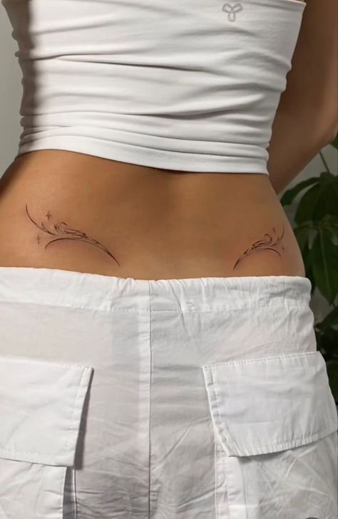 Tato Minimal, Tattoo Modern, Tramp Stamp Tattoos, Waist Tattoos, Tattoos Infinity, Petite Tattoos, Tramp Stamp, Pretty Tattoos For Women, Tattoos Geometric