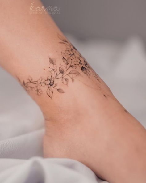 Freehand foot bracelet 🖤… | Instagram Leg Tattoo Women, Floral Foot Tattoo, Wrap Around Ankle Tattoos, Anklet Tattoos For Women, Wrist Bracelet Tattoo, Bird Tattoos For Women, Pretty Flower Tattoos, Stomach Tattoos Women, Ankle Bracelet Tattoo