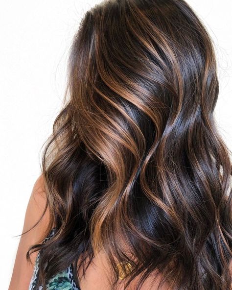 Caramel Mocha Balayage Is Fall's Prettiest Transitional Hair-Color Trend | Allure Coffee Hair Color, Hair Color Names, Mocha Color Hair, Mocha Hair, Coffee Hair, Caramel Mocha, Hot Hair Colors, Gorgeous Hair Color, Split Hair