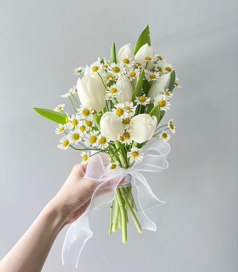 bouquet with white tulips and daisies, tied together with a tulle ribbon Tulip Bouquet Wedding, Tulips And Daisies, Daisy Bridal Bouquet, Tulip Bridal Bouquet, Daisy Bouquet Wedding, White Tulip Bouquet, Hand Bouquet Wedding, Simple Bridal Bouquets, Small Bridal Bouquets