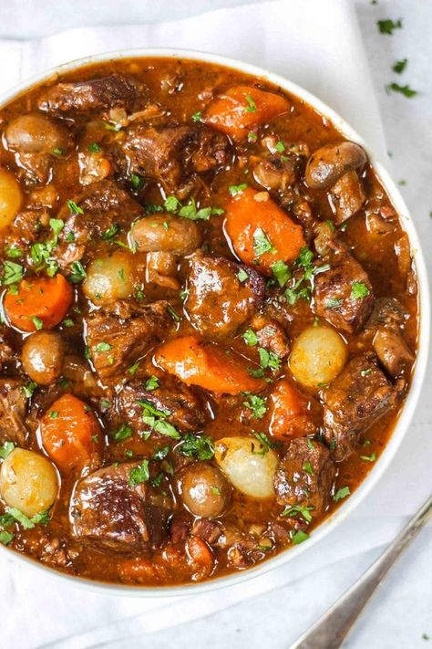 BEEF BOURGUIGNON - Easy & Delicious Beef Stew Recipe. The perfect winter warmer dinner. Ideal for freezing, cooking in the pressure cooker, Instant Pot or slow cooker. Just like Julia Child, this French recipe is a favourite in our house! Also easily adaptable to be Slimming World friendly and gluten free. #tamingtwins #beefbourguignon #beefstew #pressurecookerrecipes #instantpotrecipes #freezermeals #freezerrecipes #winterrecipes #autumnrecipes #beefcasserole #frenchfood Gluten Free Beef Bourguignon, Slow Cooker Autumn Recipes, Dinner Recipes From Around The World, Autumn Slow Cooker Recipes, Autumn Stew Recipes, Autumn Recipes Dinner, Instant Pot Slow Cooker Recipes, Slowcooker Beefstew, Autumn Food Recipes