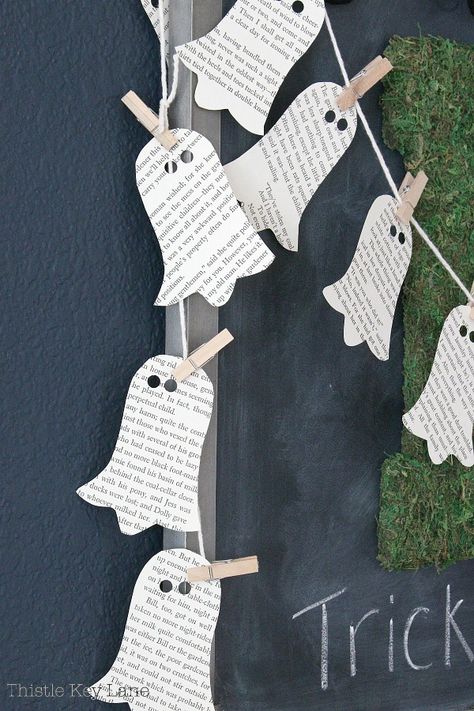 Diy Halloween Plywood Cutouts, Newspaper Ghost Garland, Call Decor Diy, Halloween Diy Cardboard Decorations, Halloween Diy Classroom Decorations, Halloween Craft For Party, Diy Halloween Goodies, No Sew Halloween Crafts, Art With Books Pages