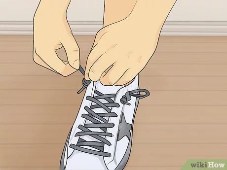 How Do You Tie Your Shoe Laces, Easy Tie Shoe Laces, Shoelace End Knots, How To Tie A Lace Up Shoe, Tying Shoelaces Aesthetic, Shoe Lace End Knot, How To Tie Loose Shoe Laces, How To Make Lace Up Shoes Slip On, How To Knot Shoe Laces