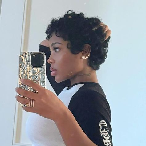 JAYDA WAYDA on Instagram: "The big chop ✂️ so obsessed" Short Haircuts Black Hair, Big Chop Natural Hair, The Big Chop, Finger Waves Short Hair, Black Women Short Hairstyles, Short Natural Curly Hair, Jayda Wayda, Natural Hair Short Cuts, Short Hair Black