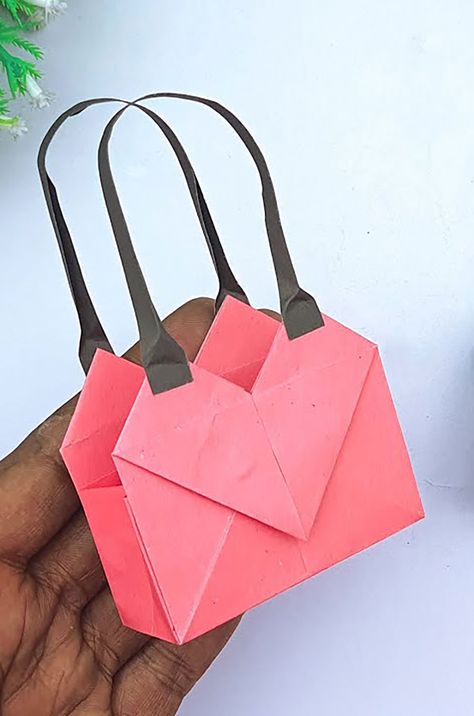 Easy And Simple Handmade Paper Mini Bag | DIY Origami Purse Making Ideas | Mini Paper Handbag See less How to fold origami hanging bag - Paper bag making tutorial - DIY back to school projects #Crafts #PaperBag #DIYProjects Natal, Paper Hand Bag Craft, How To Make Paper Purse, Paper Bag Making Ideas, Small Paper Bags Diy, Paper Bag Origami, Paper Bag Decorating Ideas, Small Bags Diy, Origami Paper Bag