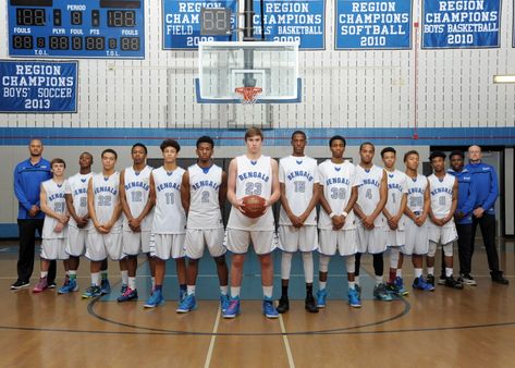 Varsity Boys Basketball Team Pictures - This is the home of bhsbengalsathletics.com Basketball Team Poses For Pictures, Basketball Team Photoshoot Ideas, Team Picture Poses Basketball, Group Basketball Pictures, Basketball Team Pictures High School, Basketball Team Photography, Basketball Team Photos Ideas, Sport Team Photoshoot Ideas, Basketball Team Pictures Poses