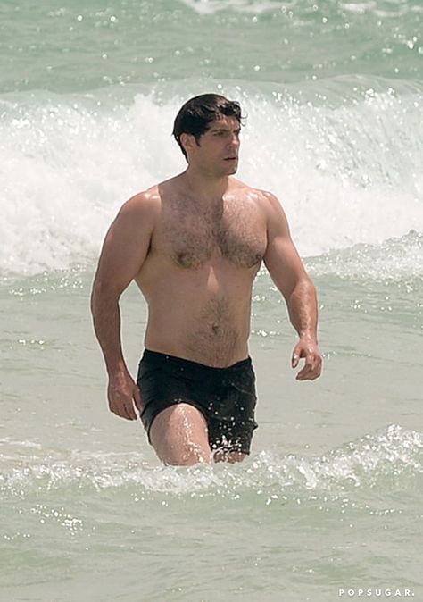 Henry Cavill Shirtless, Chubby Boy, Chubby Man, Beach Bod, Bear Man, Dad Bod, Batman V, Attractive Guys, Summer Lovin