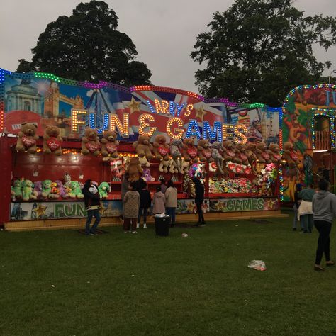 funfair aesthetic grunge couples fun cool bright fair Funfair Date, Carnival Date, Wedding Set Up, Junk Drawer, Go On, Good Vibes, Dolores Park, Carnival, I Want