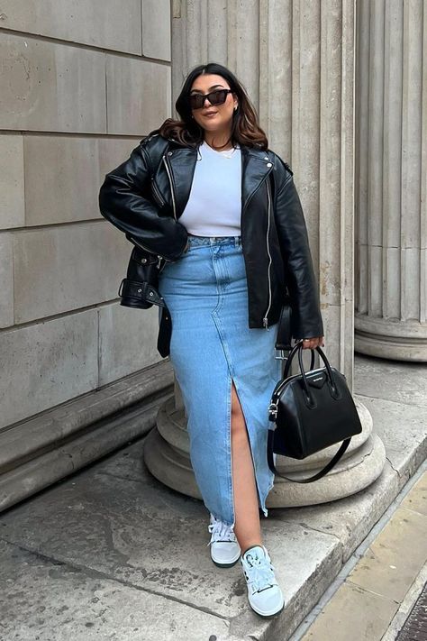 denim maxi skirt and leather jacket outfit Maxi Skirt Outfit Ideas, Denim Skirt Outfit Winter, Denim Maxi Skirt Outfit, Denim Skirt Outfit, Maxi Skirt Outfit, Skirt Outfit Ideas, Plus Size Baddie Outfits, Jean Skirt Outfits, Stylish Work Attire