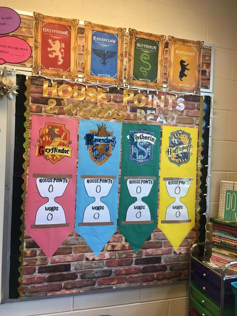 Creating A Magical Learning Space When I was in elementary school, I thought reading was just ok. Mostly, I made sure to read just en... Enrichment Class Ideas, Harry Potter Classroom Decorations, Harry Potter Bulletin Board, Harry Potter Classroom Theme, Harry Potter Display, Harry Potter Classes, Harry Potter Library, Classe Harry Potter, Harry Potter School