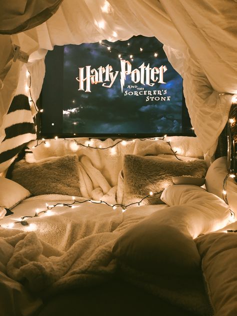 Couch Movie Night Aesthetic, Couch Fort Aesthetic, Building A Fort Date, Projector Date Night Outside, Living Room Campout, Dates Inside The House, Air Mattress Living Room Movie Night, Home Fort Date, Blanket Fort Date Night