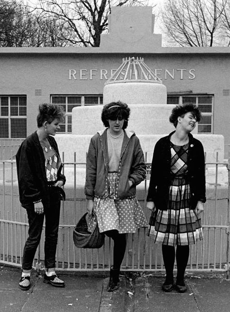 Photo : Janette Beckman, 1981. Ska, Ska Punk Fashion, British Aesthetic Outfit, Ska Outfits, Ska Aesthetic, Janette Beckman, Oddity Shop, 80s Alternative, Marines Girl