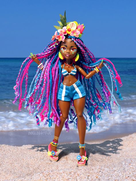 Draculaura Gen 3 base. Modified and painted with hand made accessories. Gimme those beach vibes 🌴🥥🍍🍌 Monster High Gen 3 Dolls, Lol Omg Doll Restyle, Draculaura Gen 3, Ooak Dolls Monster High, Dollightful Dolls, Beach Gyaru, Monster High Doll Repaint, Doll Customizing, Doll Makeover