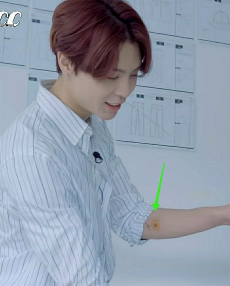 Johnny's tattoo 😍 #nctjohnny #nct #nct127 #tattoo #johnnytattoo #nctjohnnytattoo Couple Tattoos, Johnny Nct Tattoo, Nct Tattoo, Johnny Tattoo, Nct Meme, Johnny D, Johnny Suh, Nct Johnny, Kpop Idols