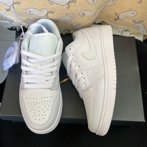 Air Jordan 1 Low Triple White 2022 Shoes Mens SIZE 10 Jordan 1 Low Triple White, 2022 Shoes, Wings Logo, White Wings, Air Jordan 1 Low, Jordan 1 Low, Air Jordan 1, Jordan 1, Air Jordan