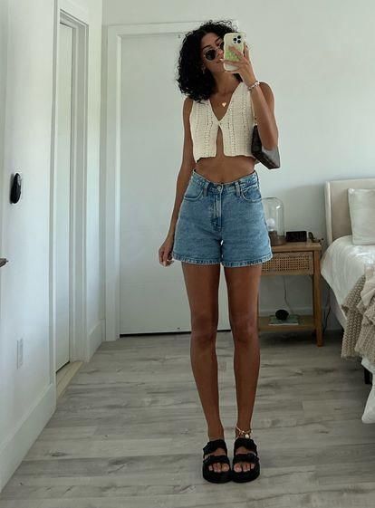 Casual Summer Outfits With Shorts, Cool Girl Summer Outfits 2024, Cool Girl Style Summer, La Aesthetic Outfits Summer, Short Girl Summer Outfits, Black Chunky Sandals Outfit Summer, Really Hot Summer Day Outfit, Summer Cool Girl Outfits, Summer Basics Outfits