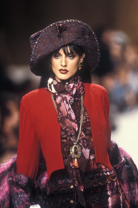 Couture, Iconic 90s, Grunge 90s, 90s Runway, Chantal Thomass, Boho Grunge, 80s And 90s Fashion, Pirate Hats, Emanuel Ungaro