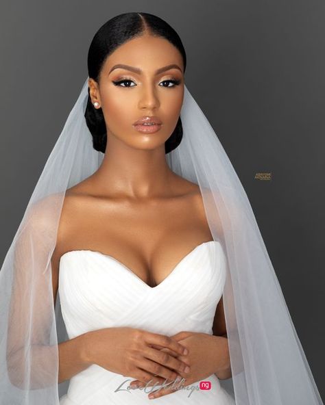 Guide to Creating a Hair and Makeup Timeline for the Wedding Morning – Wedding Estates Hairstyle For Black Bridesmaids, Black Wedding Makeup Brides, Wedding Hairstyles Natural Hair Black, Afro Wedding Hairstyles Brides, Bridesmaids Black Women, Bridal Updo Black Women, Wedding Veils With Hair Up, Black Women Bridal Makeup, Natural Wedding Hairstyles Black Bride