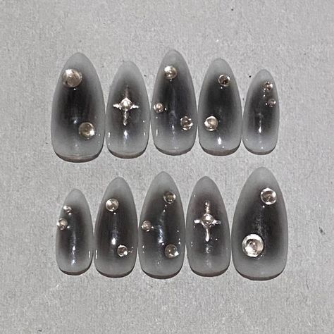 easy beginner black white blush silver chrome diamond gems star nails Stiletto Nails, Enhypen Inspired Nails, Artist Nails, Monochrome Nails, Aura Nails, Inspired Nails, Nails Idea, September 28, Nails Inspo