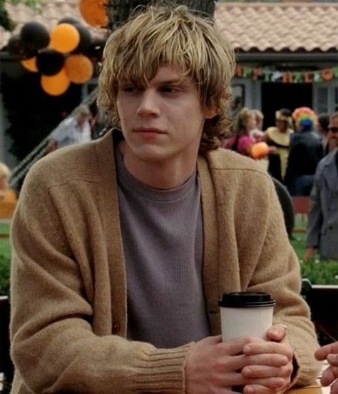 Evan Peters as Tate Langdon in Season 1 "Murder House" Evan Peters, Evans Peter, Evan Peters American Horror Story, Tate And Violet, Tate Langdon, I Love Cinema, The Perfect Guy, Halsey, American Horror