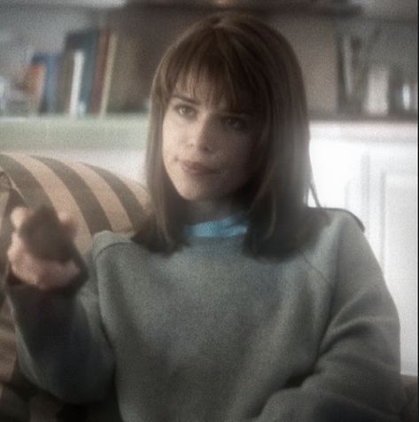 Sidney Prescott 1996, Sydney Prescott Icons, Sidney Prescott Hair, Sydney Prescott Aesthetic, Sidney Prescott Pfp, Sydney Prescott Outfit, Sidney Prescott Gif, Sidney Prescott Outfit, Sidney Prescott Aesthetic