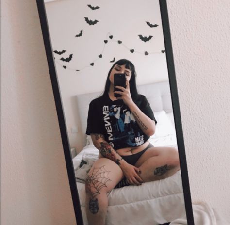 Pin Up Tattoos, Curvy Girl Tattoos, Chubby Girl Tattoo, Curvy Tattoo Girl, Chubby Baddie, Chubby Goth, Plus Size Tattoos, Goth Girl, Curvy Women Outfits