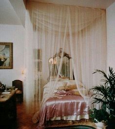 Dream Rooms, Beautiful Bed Designs, Rum Inspo, Post Bed, Vintage Bedroom, Romantic Bedroom, Hus Inspiration, Canopy Bed, Pink Bedroom