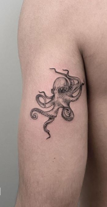 Stink Ray Tattoo, Women Pirate Tattoo, Octopus Ankle Tattoo, Octopus Tattoos For Women Small, Nature Tattoo Small, Fine Line Beach Tattoo, Clownfish Tattoo, Octopus Tattoos For Women, Octupus Tattoo