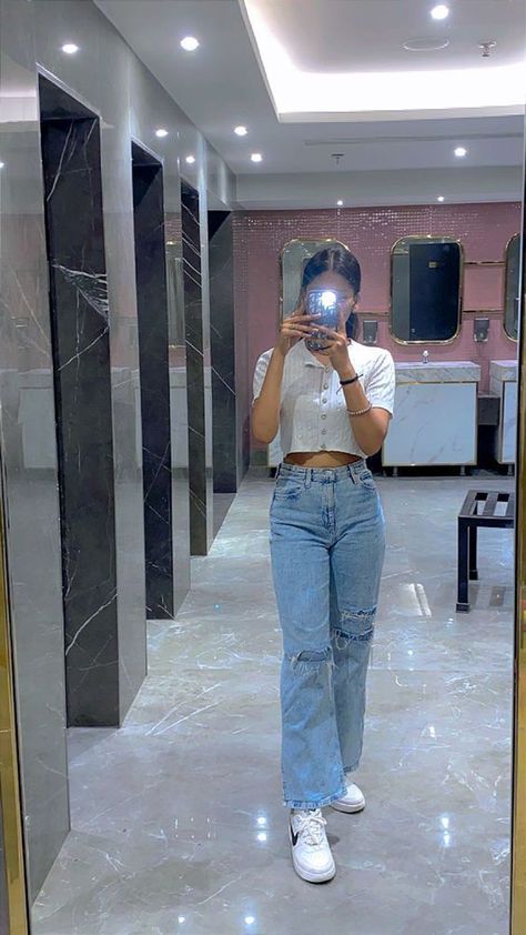 Girls Mirror Snaps, Movie Date Snap, Casual Birthday Outfit Ideas, Mirror Selfie Indian, Fake Mirror Pic, Date Snap, Mirror Snap, Indian Influencers, Movie Date Outfit