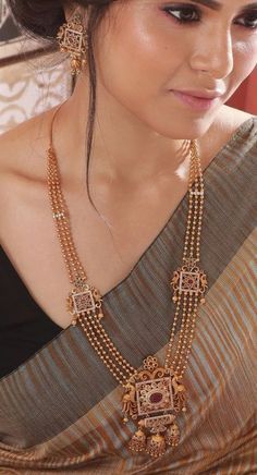 Jewelry Design Long Chain, Long Chain Set Gold, Necklace Sets Indian, Traditional Necklace Indian Gold, Gold Jewelry Long Chain, Long Jwellary Necklaces, Gold Long Necklace Designs Traditional, Gold Necklace Designs Traditional, Long Chain For Saree