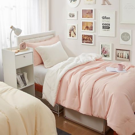 Add some versatility to your college bedding essentials with a reversible Twin XL Comforter Set from Dorm Haul. This reversible bedding necessity has a high impact style for your room décor with it's pop of color. Budget Dorm Room, Pink Dorm Room Decor, Decorating Dorm, Behind Toilet, Dorm Room Comforters, Organization Dorm, Desk Dorm, White Dorm Room, College Comforter