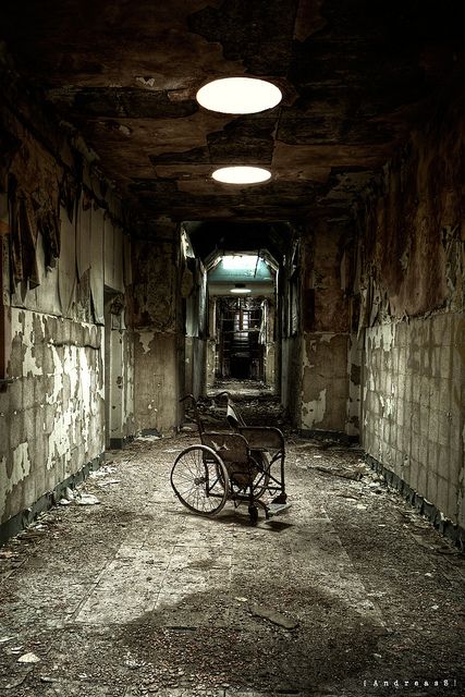 Wheelchair in asylum D (UK). The place closed down in the late 1990s, after being open for 150 years - By [AndreasS] via flickr City Reclaimed By Nature, Real Haunted Houses, Lunatic Asylum, Abandoned Cities, Abandoned Asylums, Abandoned Mansion, Abandoned Hospital, Spooky Places, Real Ghosts