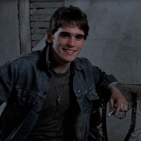 Matt Dillon The Outsiders, Young Matt Dillon, Matt Dallas, Outsiders Movie, The Outsiders Greasers, The Outsiders Cast, Dallas Winston, The Outsiders 1983, 80s Men