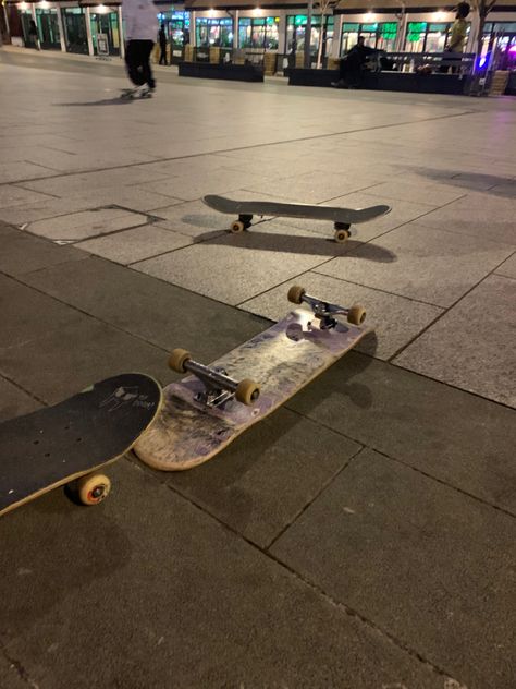 Skater Vibes Aesthetic Wallpaper, Skater Vibes Aesthetic, Skater Asthetic, Skater Wallpaper, Longboard Aesthetic, Grunge Photos, Roller Blading, Water Bender, Skateboarding Aesthetic