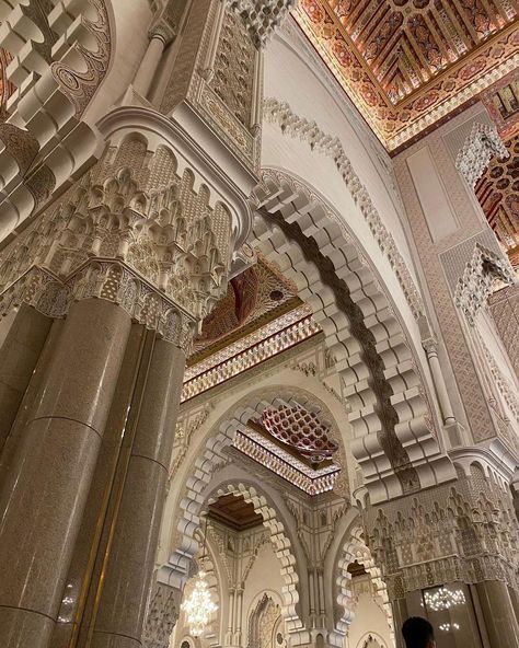 Casablanca Aesthetic, Mosque Aesthetic, Morrocan Architecture, Arab Core, Dramatic Aesthetic, Psalms 23, Moroccan Houses, Mediterranean Aesthetic, Moroccan Aesthetic