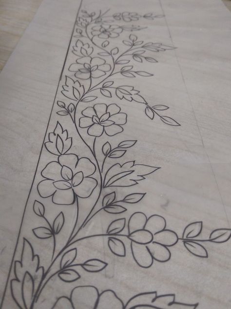Broderie Simple, Hand Quilting Patterns, Mexican Embroidery, Flower Drawing Design, Embroidery Template, Floral Embroidery Patterns, Handmade Embroidery Designs, Border Embroidery Designs, Floral Border Design