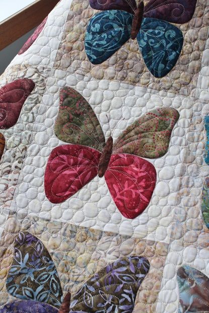 Hand Applique Patterns Free Printable, Butterfly Quilt Pattern, Colchas Quilting, Flower Quilt Patterns, Laundry Basket Quilts, Butterfly Quilt, Tshirt Quilt, Applique Quilt Patterns, Applique Quilting