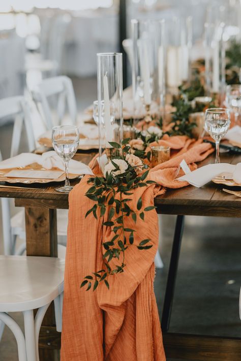 Rustic Wedding Decorations, Terracotta Florals, Gown Simple, Rusting Wedding, Tafel Decor, Themes Wedding, Terracotta Wedding, Dallas Wedding Venues, Rustic Fall Wedding