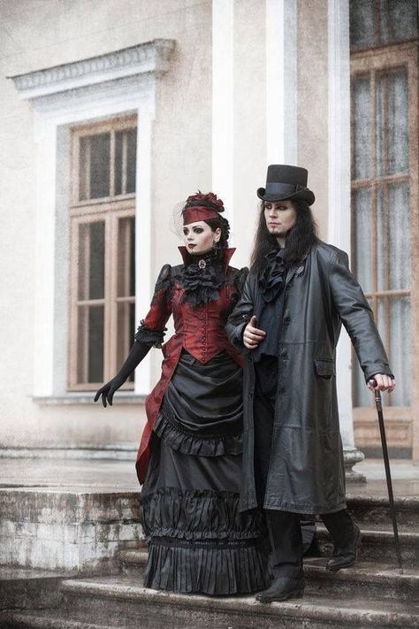 Victorian Gothic Fashion, Victorian Vampire Costume, Fete Emo, Gothic Mode, Vampire Dress, Black Vampire, Victorian Vampire, Mode Steampunk, Gothic Costume