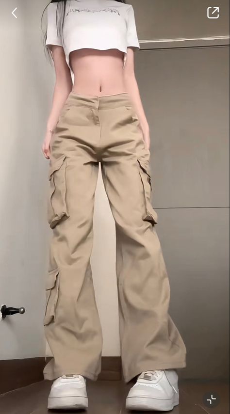 Baggy Cargo Jeans, Korean Fashion Women Dresses, Baggy Cargo Pants, Cargo Pants Outfit, Cute Pants, Pants With Pockets, Mein Style, Pants Casual, Cargo Jeans