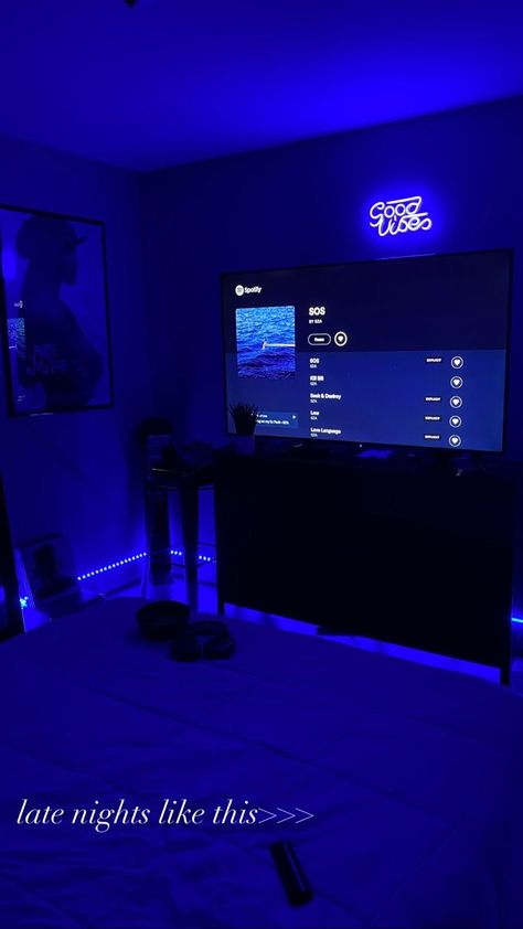 Blue And Black Room Decor, Guy Room Ideas Bedrooms, Streetwear Room Ideas, Boyfriend Room, Men Room Ideas Bedrooms, Ambient Aesthetic, Men Room Ideas, Room Ideas Bedrooms, Small Room Setup