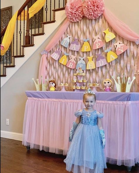 Addison’s Disney Princess Party | CatchMyParty.com Disney Princess Birthday Party Ideas, Birthday Disney Princess, Princess Birthday Party Ideas, Princess Birthday Decorations, Princess Birthday Party Decorations, Princess Theme Birthday, Disney Princess Birthday Party, Princess Theme Birthday Party, Princess Decorations