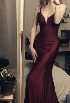 Cranberry Color Dress, Dark Wine Red Prom Dress, Cabernet Prom Dress, Dark Burgundy Prom Dress, Prom Dresses Old Hollywood, Prom Dress Wine Red, Prom Maroon Dress, Red Wine Prom Dress, Red Satin Dress Long