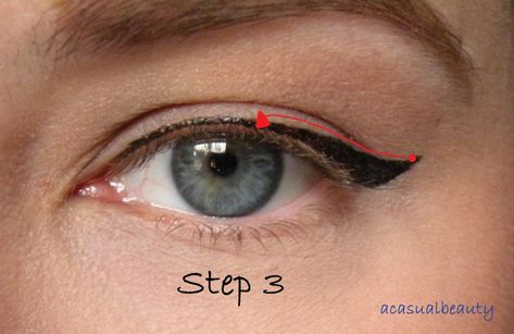 Winged Eyeliner For Hooded Eyes, Hooded Eyes Tutorial, Eye Makeup For Hooded Eyes, Easy Winged Eyeliner, Eyeshadow For Green Eyes, Eyeliner For Hooded Eyes, Natural Eyeliner, Winged Eyeliner Tutorial, Eyeliner For Beginners