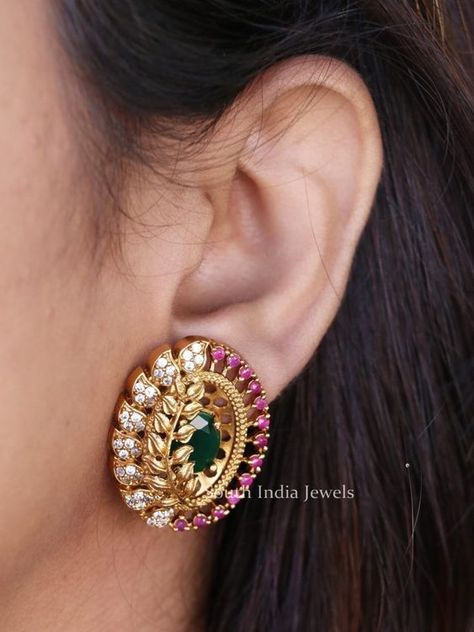 Aesthetic Earring, Necklace Women Gold, Women Gold Chain, Temple Jewellery Earrings, Antique Gold Earrings, Gold Earrings Models, Antique Jewellery Designs, Gold Jewelry Simple Necklace, Gold Chain Design