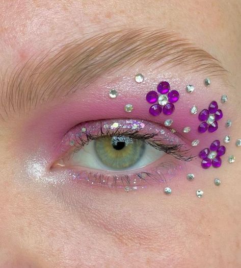 Aesthetic Korean Fashion, Pink Eye Shadow, Spring Eye Makeup, Clothes Kawaii, Makeup Korea, Rhinestone Makeup, Crystal Makeup, Pride Makeup, Face Art Makeup