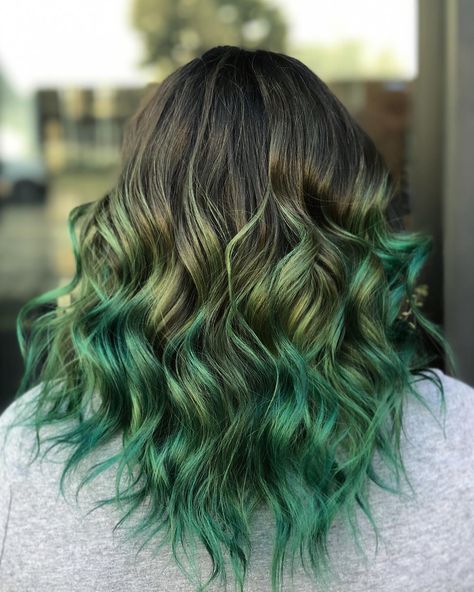 Hair done by : insta @babytay_hairmakeup  Dark root shadow with green ends Balayage, Green Balayage, Dyed Ends Of Hair, Haircut Tips, Green Hair Girl, Root Shadow, Brown Hair Inspiration, Ocean Hair, Dark Green Hair