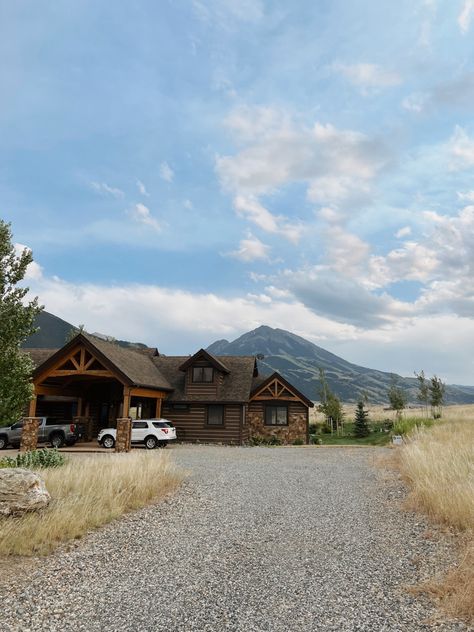 Montana Country Home, Country House Astetic, Farm Mountain House, Big Country Homes Ranch, Wealthy Country Aesthetic, Homes In Montana, Farm Country House, Future House Country, Montana Ranch House Aesthetic