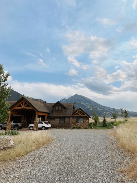 Country House Astetic, Montana Country Home, Nature, Homes In Montana, Farm Aesthetic Country Living House, Big Country Homes Ranch, Montana Country Aesthetic, Ranch Life Aesthetic House, Farm Mountain House